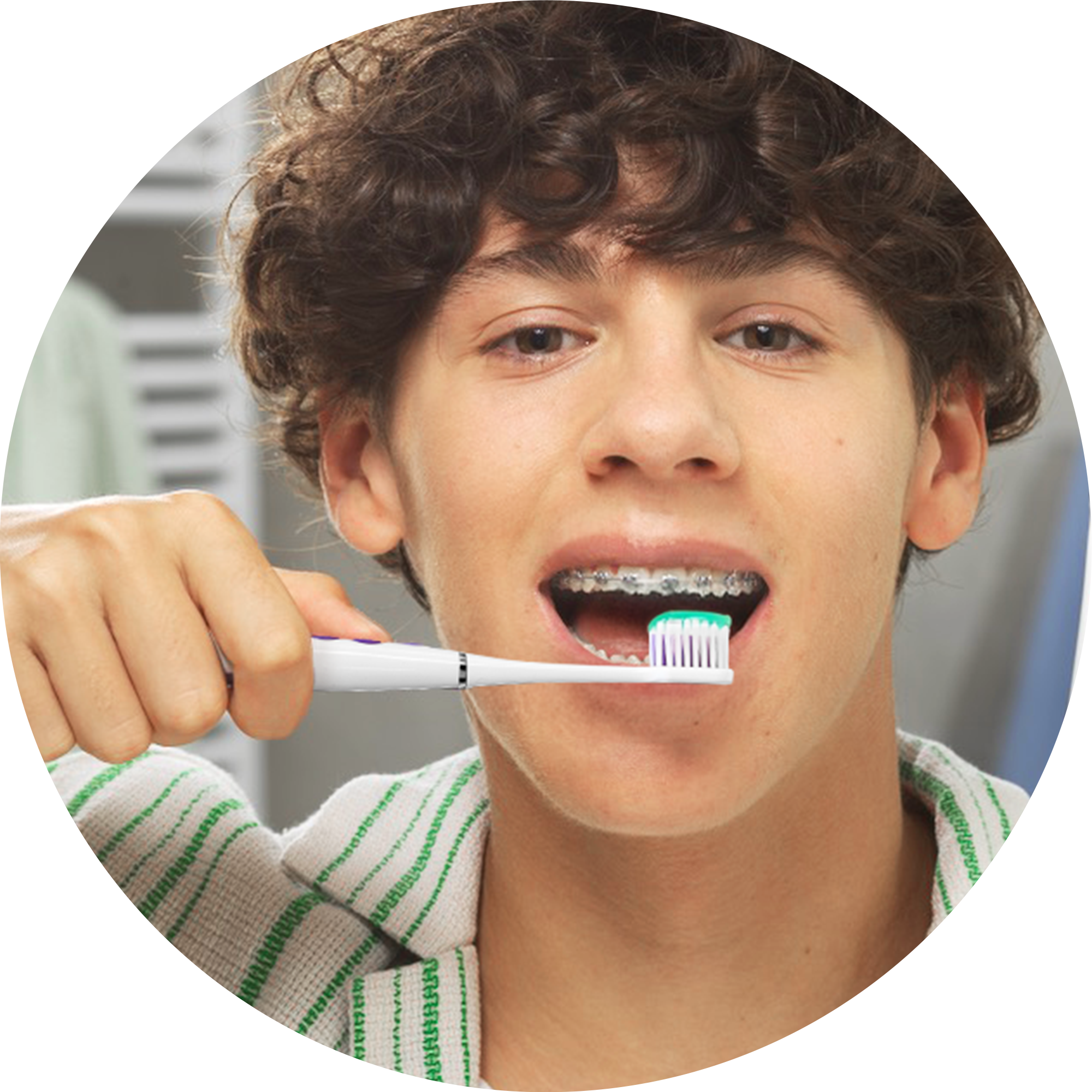 GUM-SONIC-ORTHO-Toothbrush-and-teenager-while-brushing-teeth.png