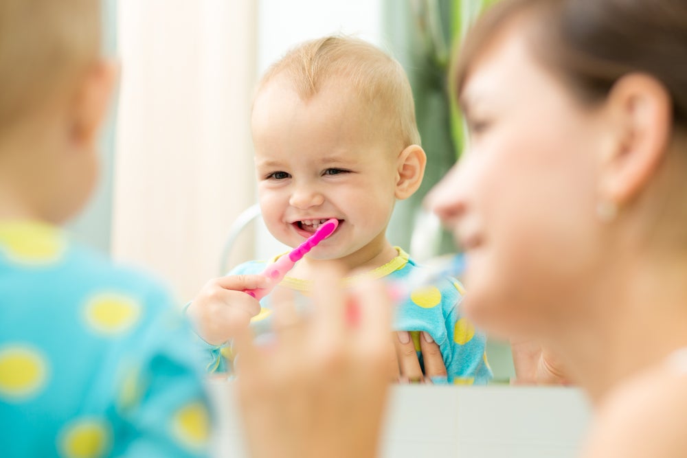 Poussée dentaire bébé - Bébé fait ses dents - Première dent bébé