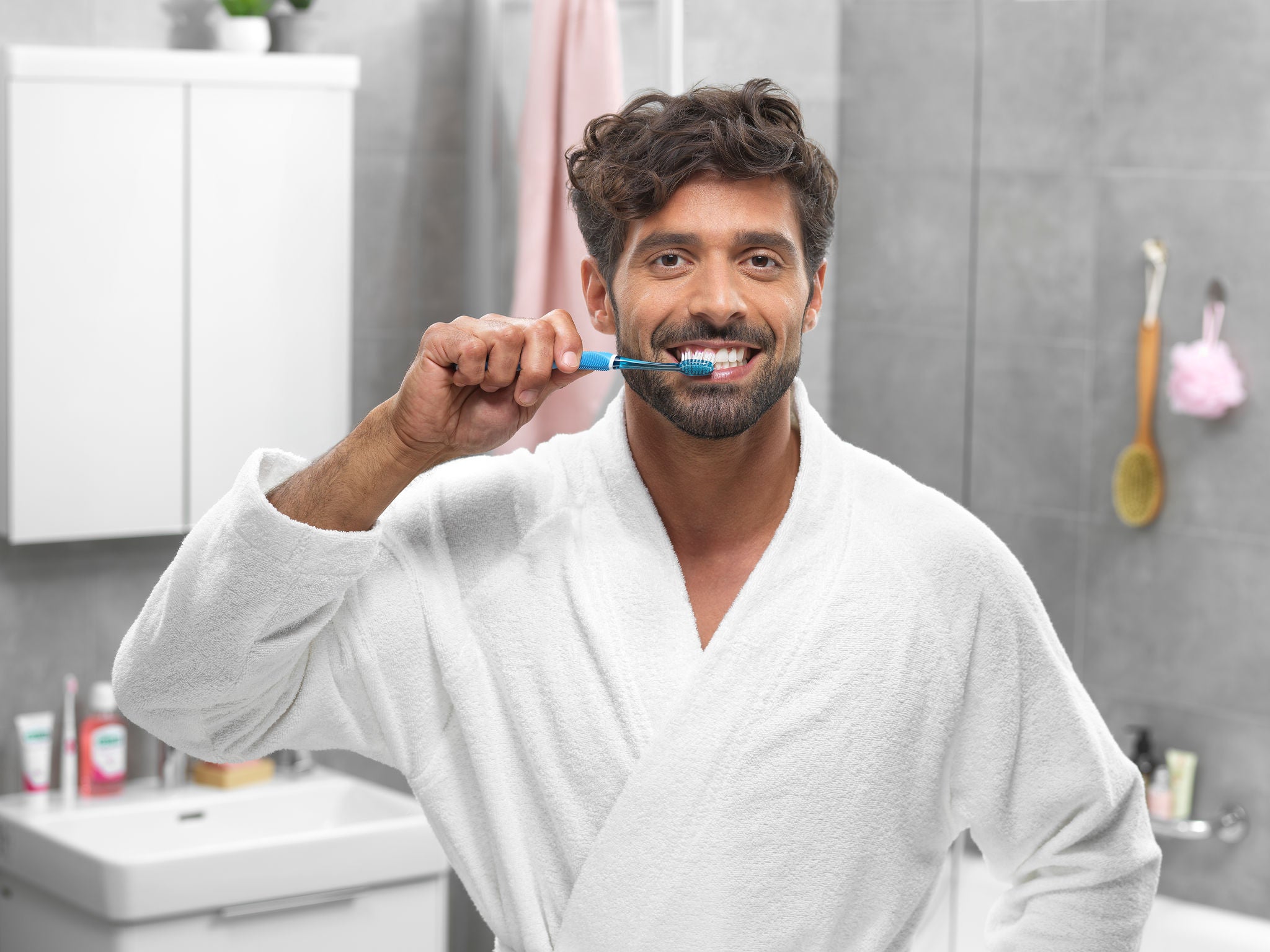 In-context-GUM-PRO-Sensitive-Toothbrush-Man-is-Brushing-Teeth-in-the-Bathroom-with-SensiVital-range.jpg