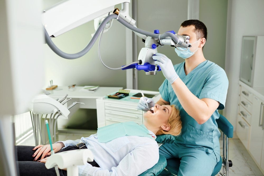 Ból zęba po leczeniu kanałowym i zatruciu - jak go uśmierzyć i kiedy się pojawia? | SUNSTAR GUM