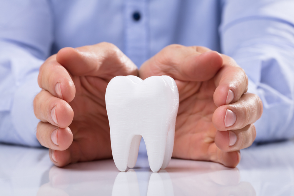 Implant dentaire : une racine artificielle pour une dent esthétique et fonctionnelle