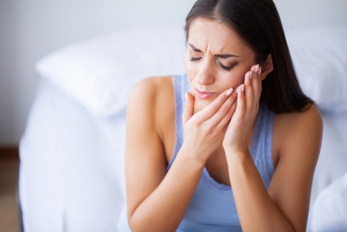 Zapalenie okostnej zęba – przyczyny, objawy, powikłania, leczenie